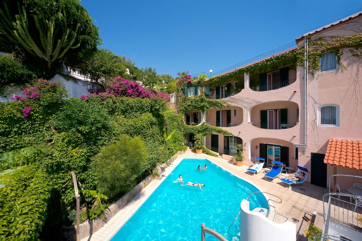 Hotel Bellevue piscina esterna